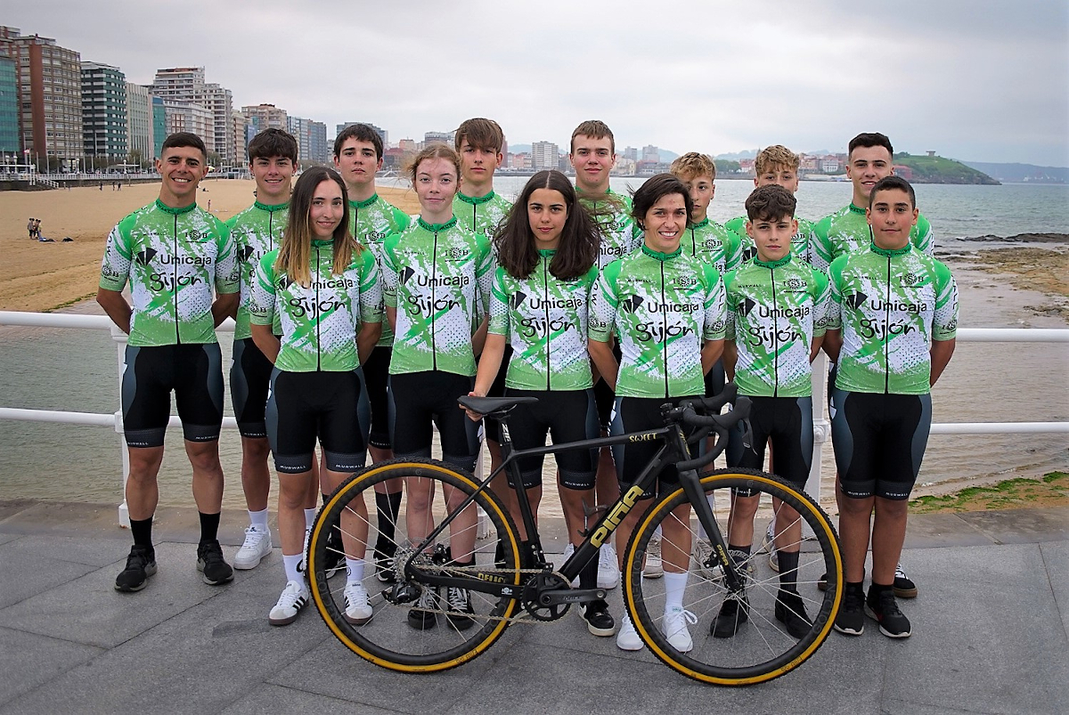 Unicaja renueva el convenio con el Club Deportivo Gijón Ciclismo para seguir impulsando al equipo de ciclocross