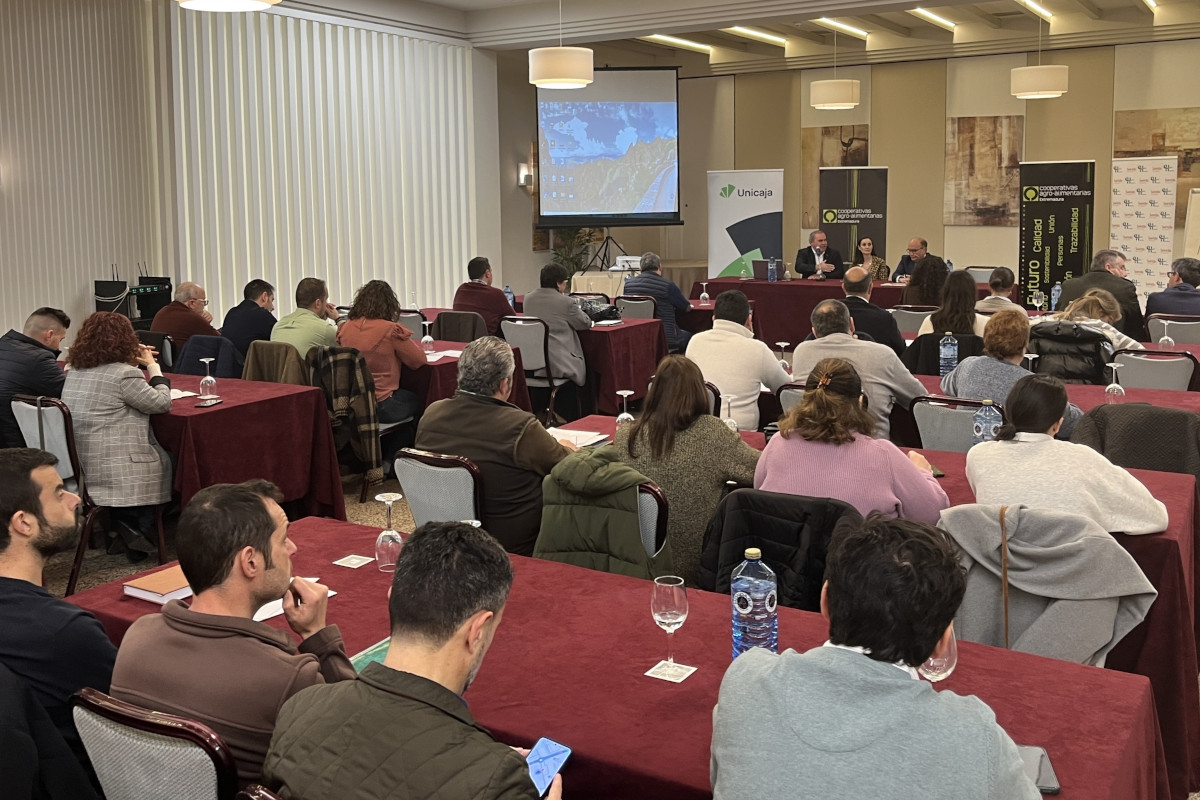 Unicaja colabora con Cooperativas Agro-alimentarias Extremadura en una nueva jornada para explicar las novedades de la PAC 2025