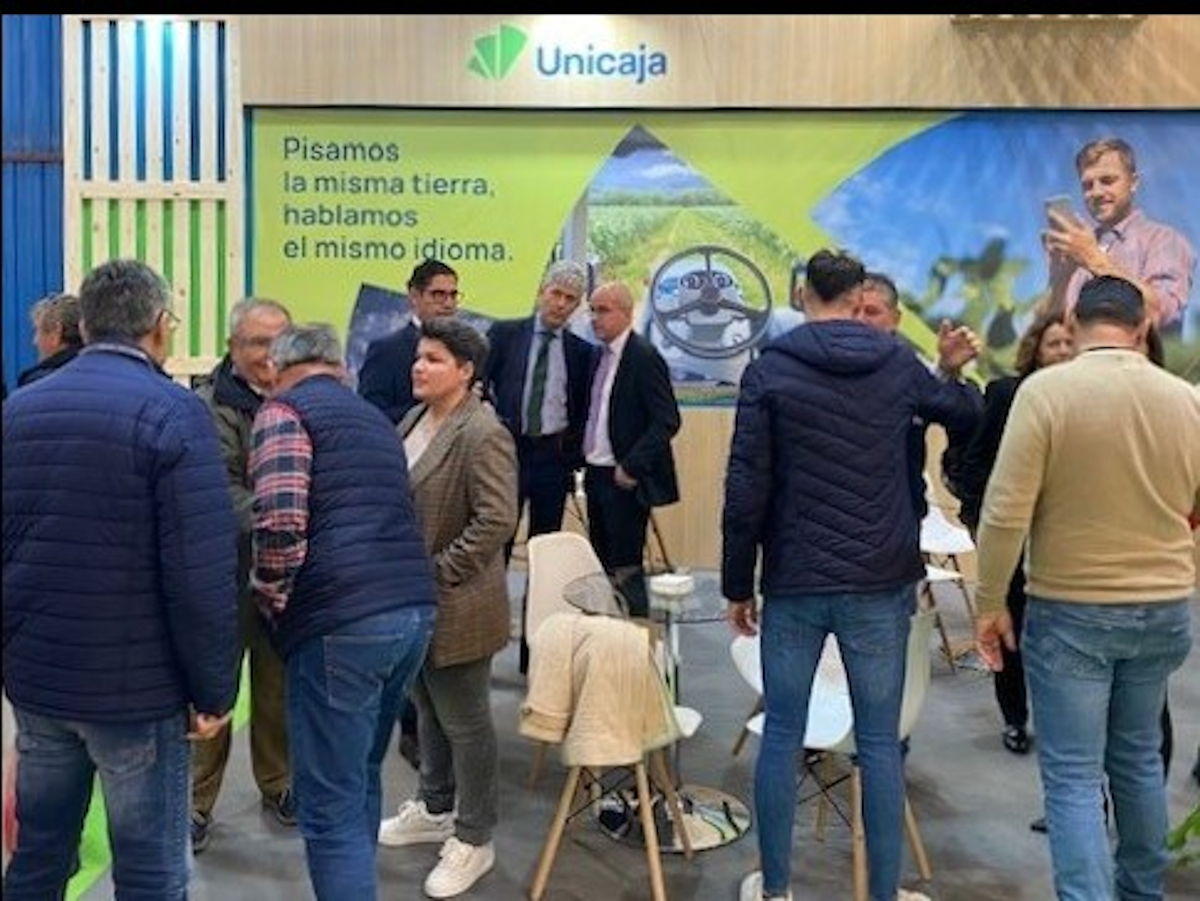 Unicaja refuerza en FENAVIN su compromiso con el sector vitivinícola y facilita la promoción de nueve bodegas castellanomanchegas