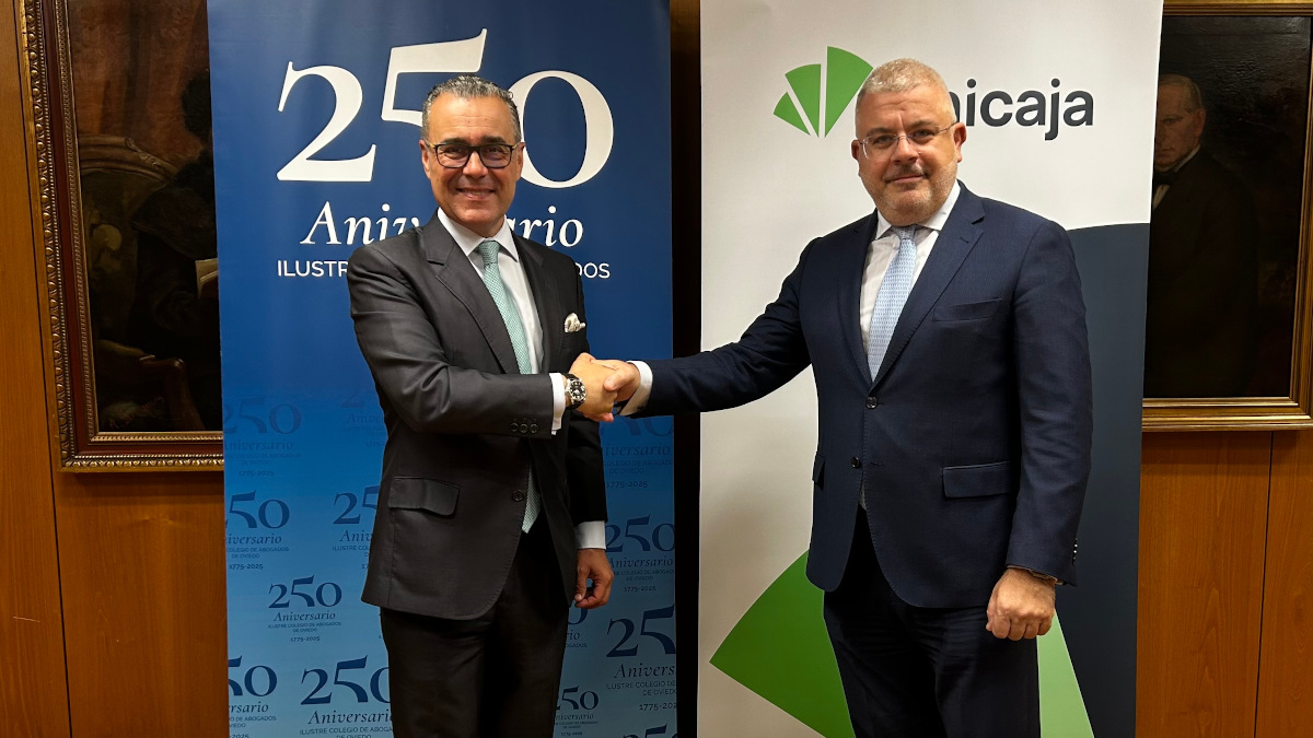 Unicaja y el Colegio de Abogados de Oviedo firman un convenio que refuerza su apuesta por la formación