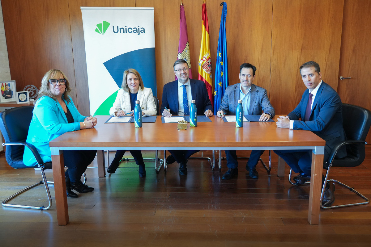 Castilla-La Mancha y Unicaja se unen para fomentar el programa ‘Somos Deporte' en las categorías cadete e infantil que llegará a 4.100 participantes