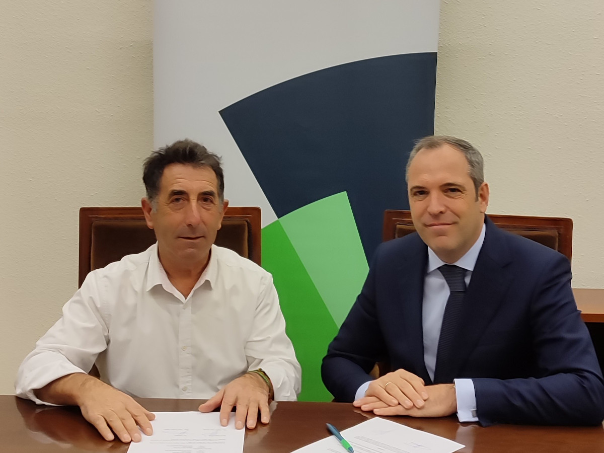 Unicaja y UPA Cantabria colaboran para mejorar las condiciones financieras de los ganaderos en una nueva campaña de la PAC