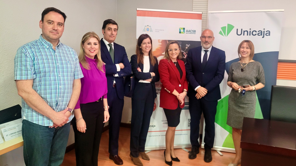 Estudiantes de la Universidad de Oviedo se acercan a las profesiones de Contabilidad y Auditoría de Cuentas