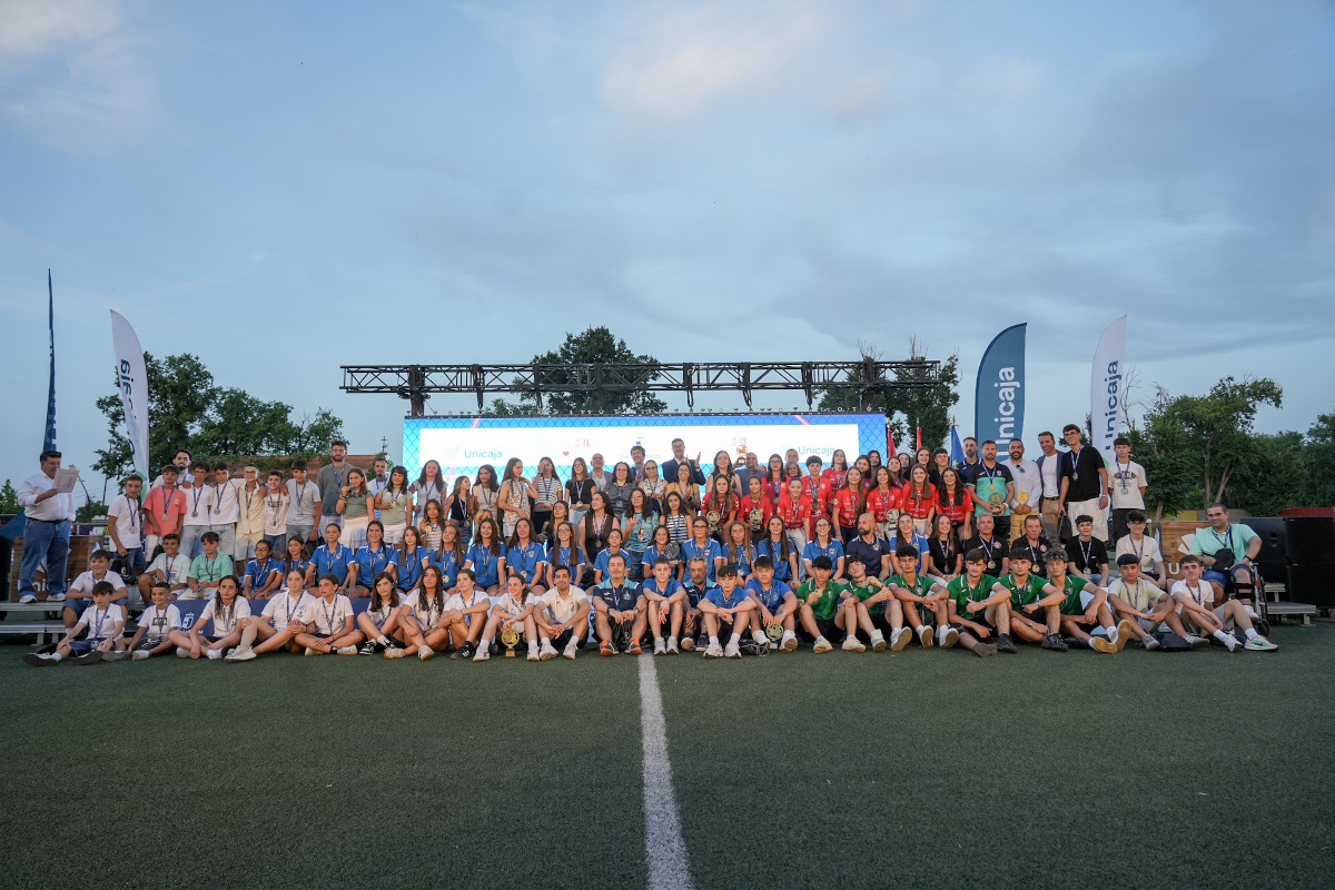 Entrega de premios a los equipos de deporte en edad escolar de Castilla-La Mancha con la colaboración de Unicaja