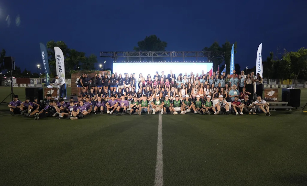 Entrega de premios a los equipos de deporte en edad escolar de Castilla-La Mancha con la colaboración de Unicaja