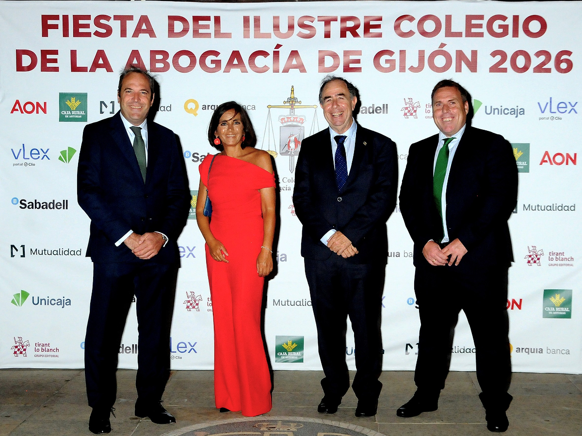 El Colegio de Abogados de Gijón celebra la festividad de su patrona con un reconocimiento a la dedicación y la generosidad del colectivo