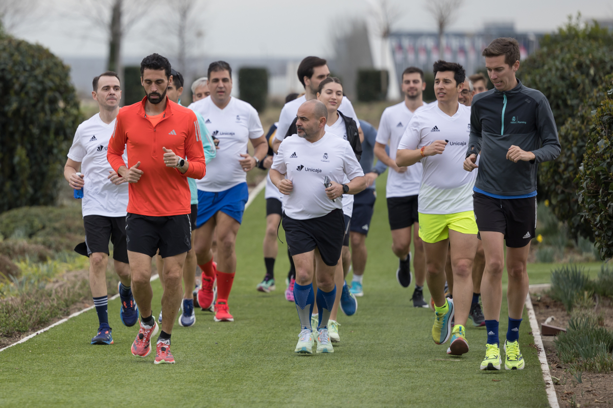 Unicaja holds a training session with Arbeloa in preparation for the Real Madrid Foundation's Charity Run this Sunday