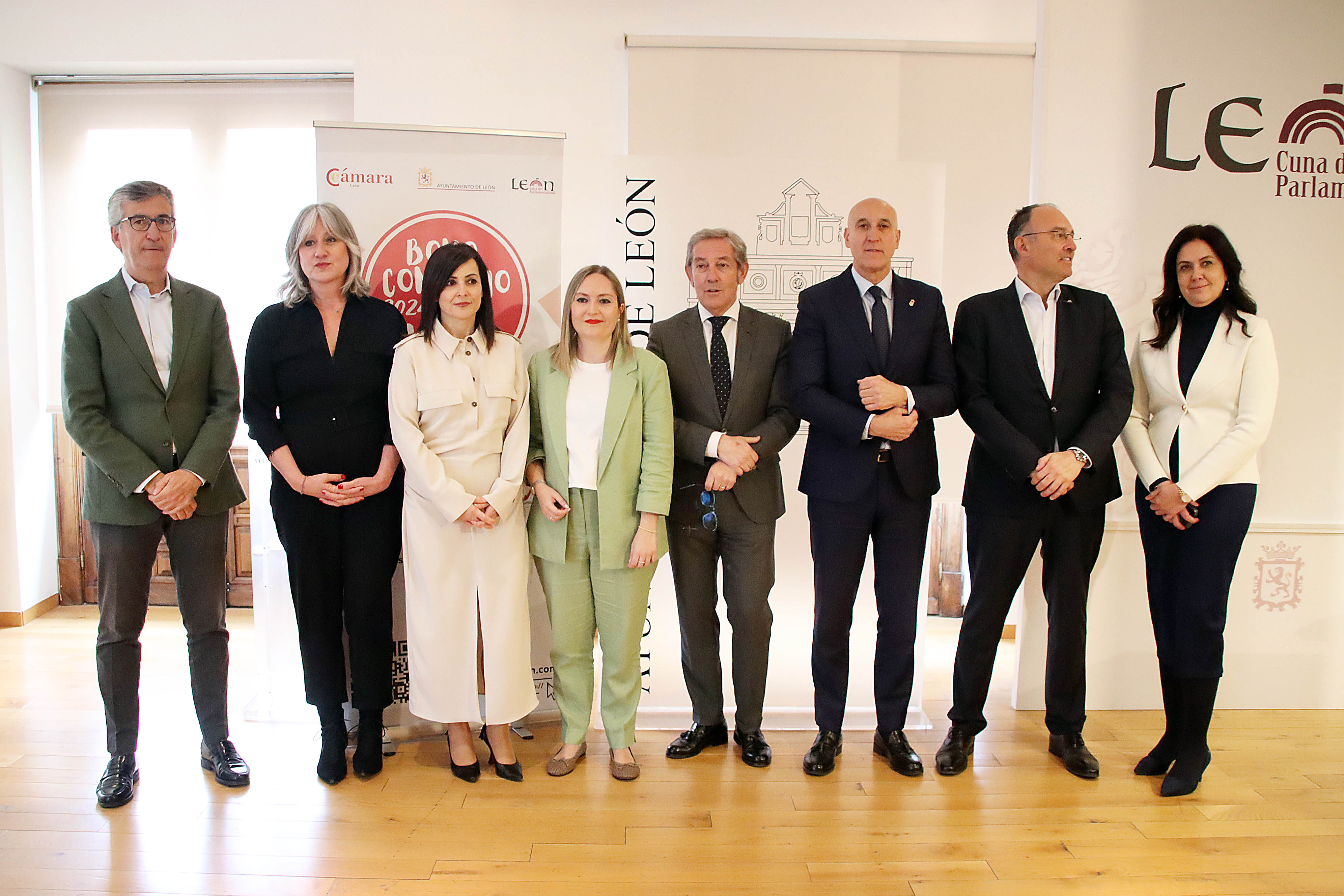 Unicaja collaborates with the City Hall and the Chamber of Commerce of Leon in a Voucher campaign to support small businesses