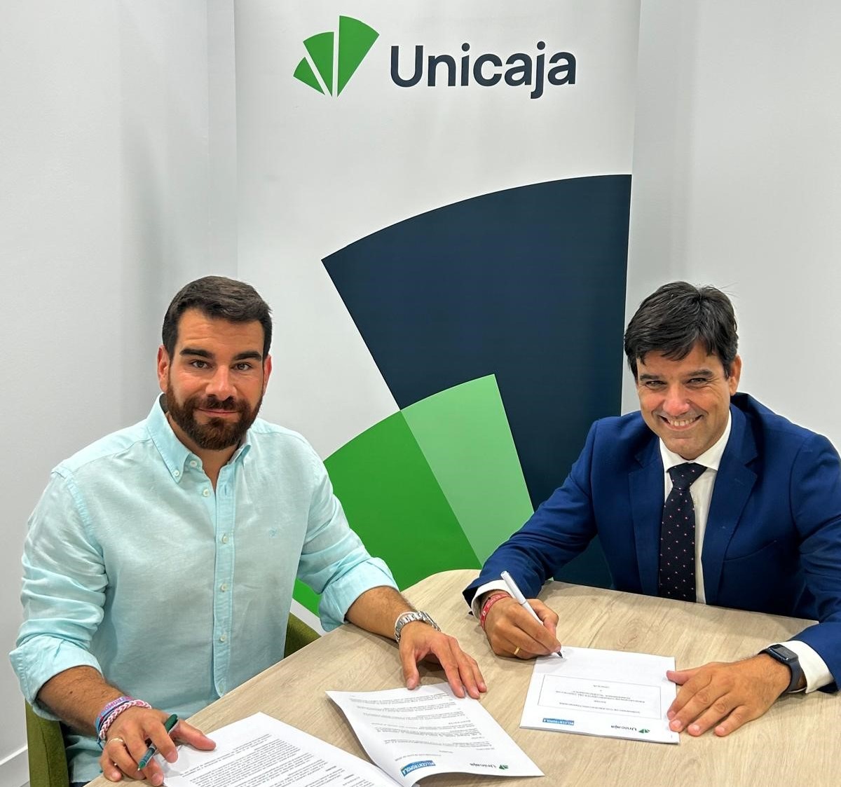 Acuerdo con la Asociación de Comerciantes del Centro de Ponferrada para impulsar la financiación de sus negocios