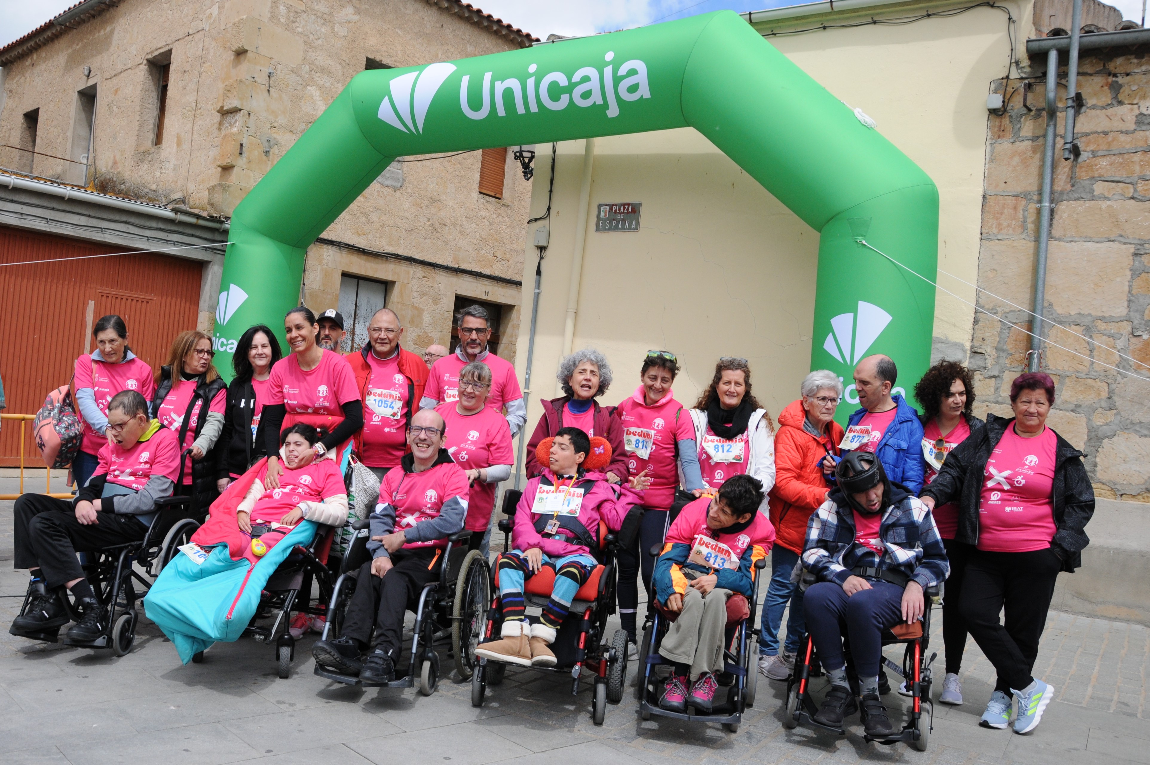 Unicaja collaborates in a charity 'cross' to help people affected by cerebral palsy in Salamanca and Castilla y Leon
