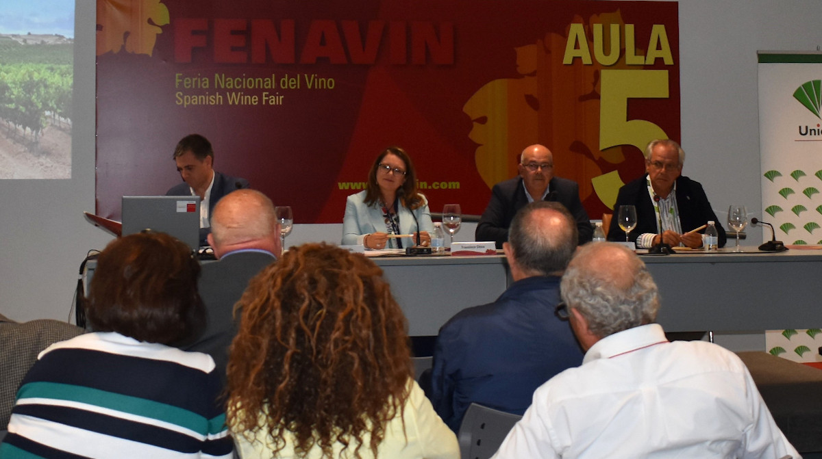 Unicaja Banco promocionará en Fenavin los vinos de nueve bodegas de Castilla-La Mancha y reafirma su compromiso con el sector vitivinícola