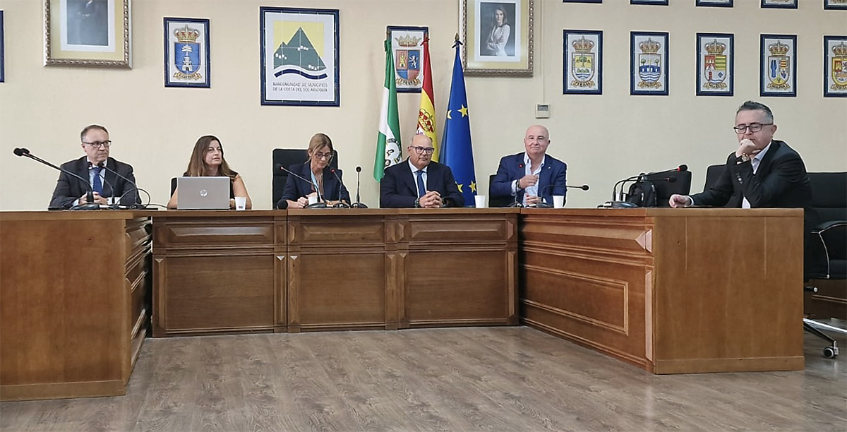 La AJFV y Unicaja reúnen en Torre del Mar a expertos para abordar la relación entre Derecho y deporte