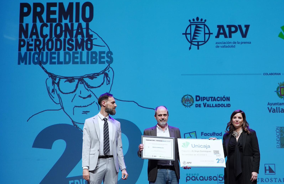 Los periodistas Armada y Domínguez reivindican el legado humanista de Delibes en tiempos convulsos