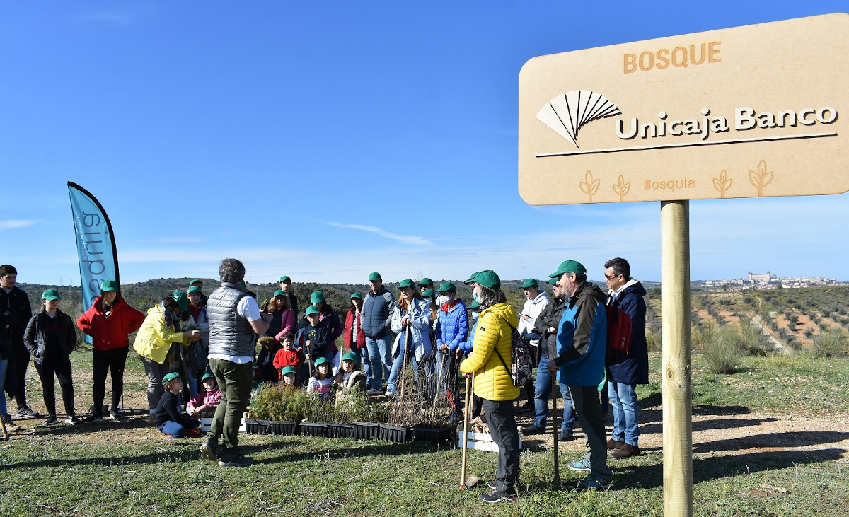 bosque-unicaja-banco-toledo-plantacion-plantilla