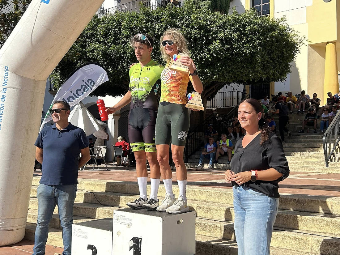 Medio millar de personas participan en la cuarta edición de la prueba ciclista Clásica Rincón de la Victoria ‘Lleno de Vida’, patrocinada por Unicaja