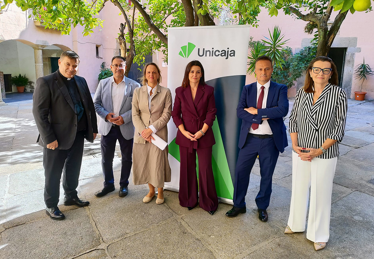 Convenio con la Diócesis de Plasencia para facilitar financiación a más de 200 parroquias