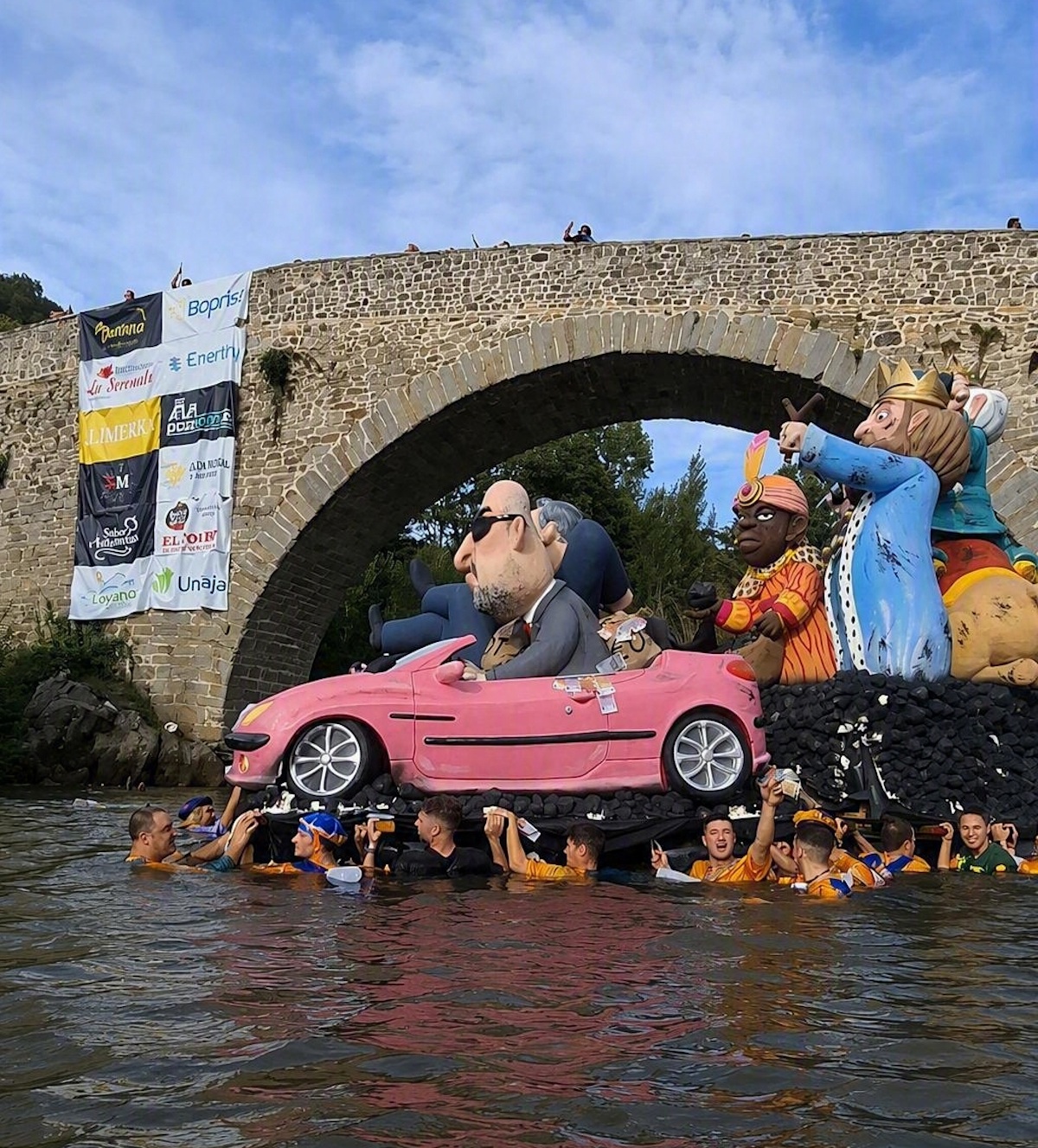 El Descenso Folklórico del Nalón alcanza los 8.500 participantes en su 57ª edición con el apoyo de Unicaja 