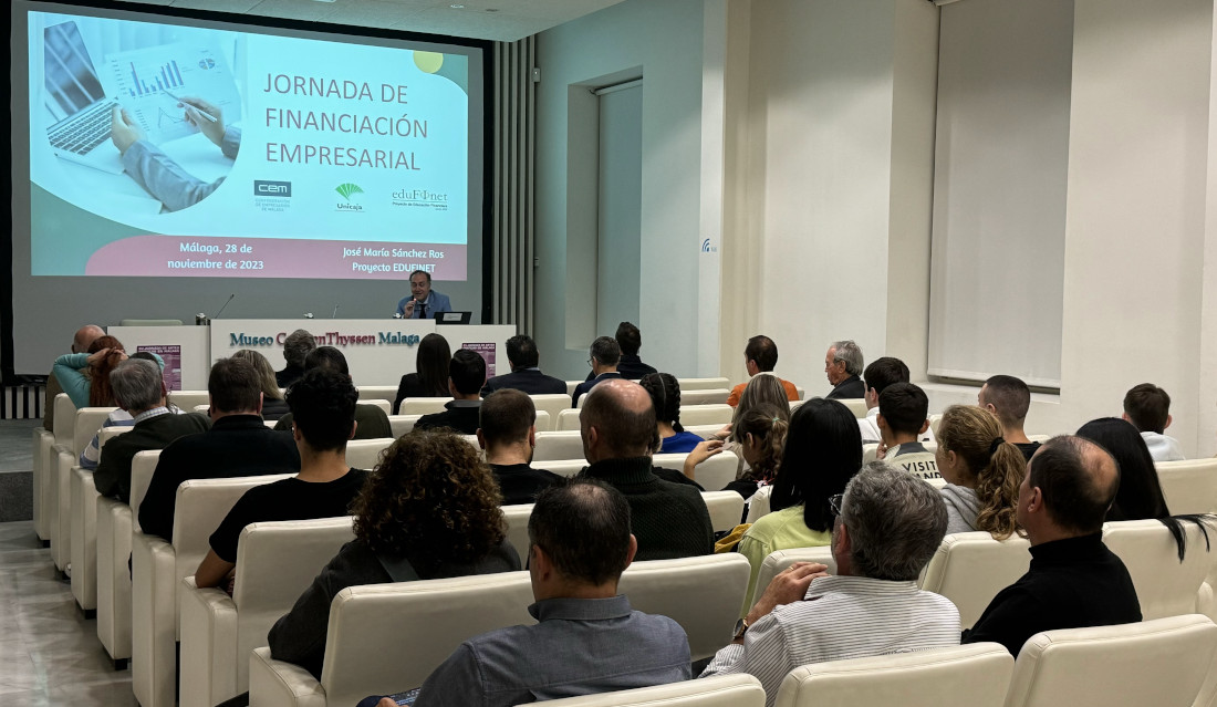 Unicaja's Edufinet Project gives a lecture to graphic arts professionals on different financing and entrepreneurship alternatives at a workshop organized by CEM