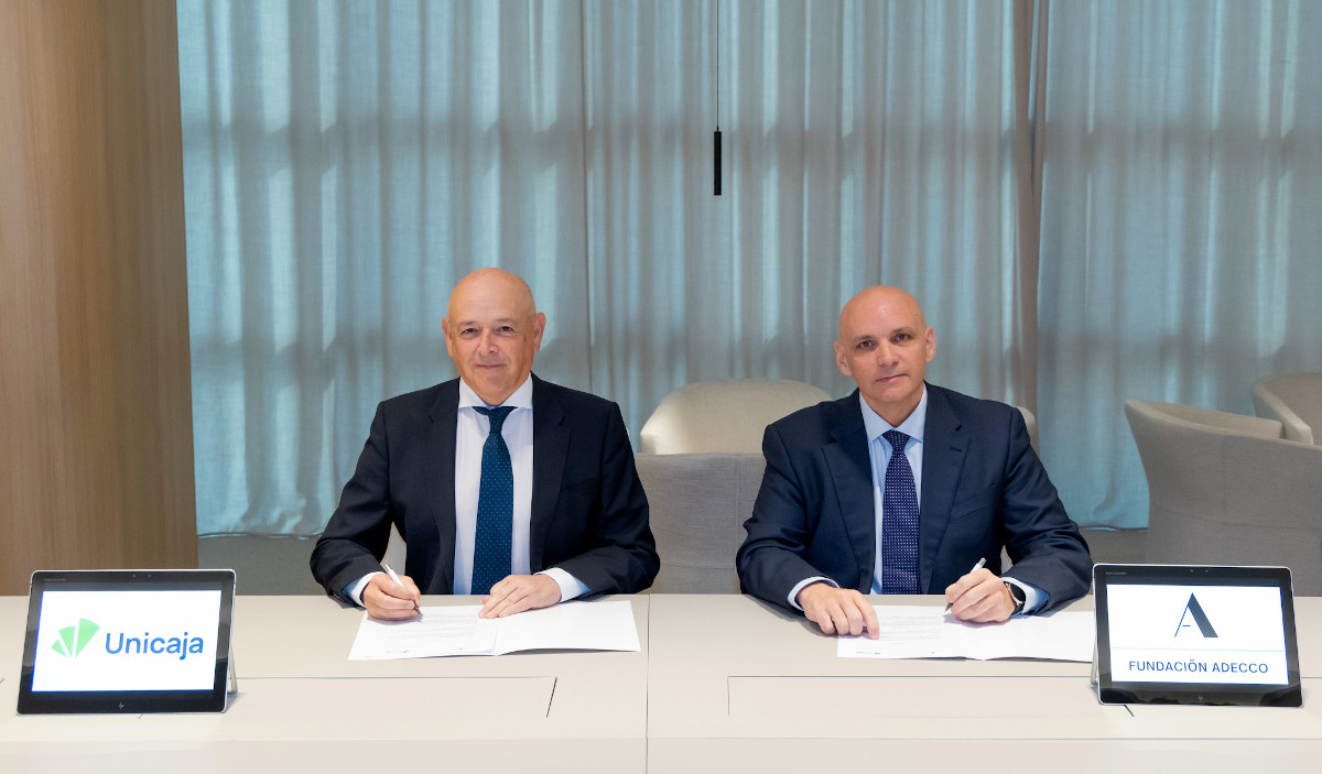 Refuerzo del compromiso social e impulso junto con la Fundación Adecco del empleo de mujeres en riesgo de exclusión