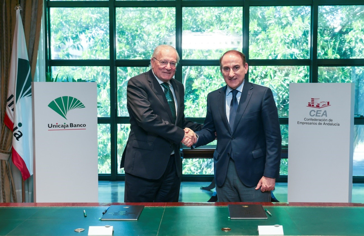 manuel-azuaga-javier-gonzalez-de-lara-convenio-cea-empresarios-2023