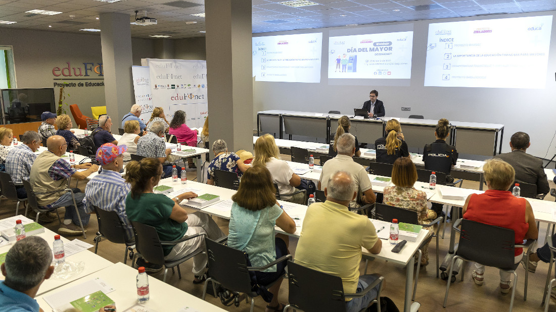 El Proyecto Edufinet impulsa la inclusión financiera y digital de personas mayores a través de la iniciativa ‘Embajadores de Edufinet’