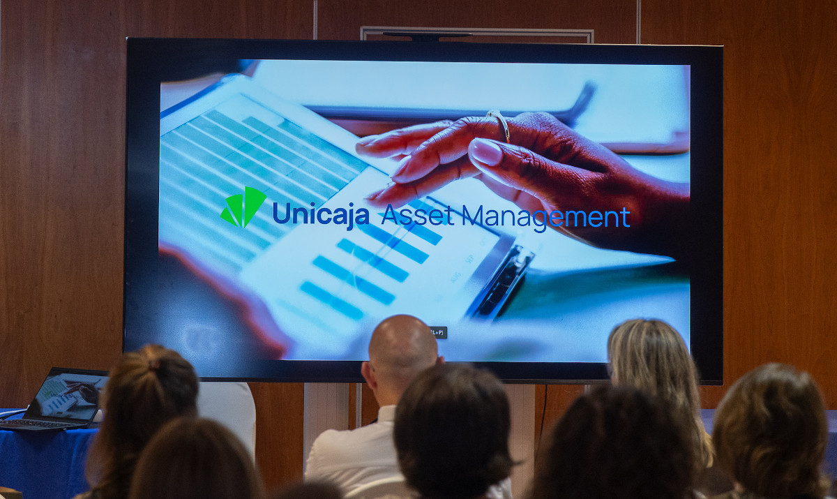 Unicaja Asset Management traslada su nueva estrategia a la red de negocio del banco de la mano de Candriam, Allianz Global Investors y BlackRock