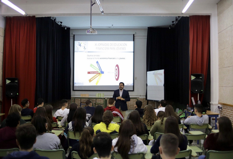 sesion-jornadas-educacion-financiera-para-jovenes-almeria