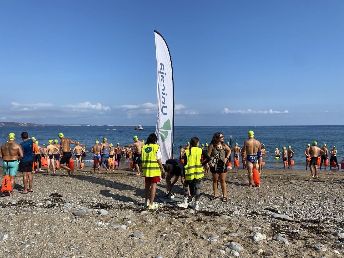 Celebrada la décima edición de la prueba ‘Travesía Playas de Gijón’, con la participación de cerca de un centenar de nadadores