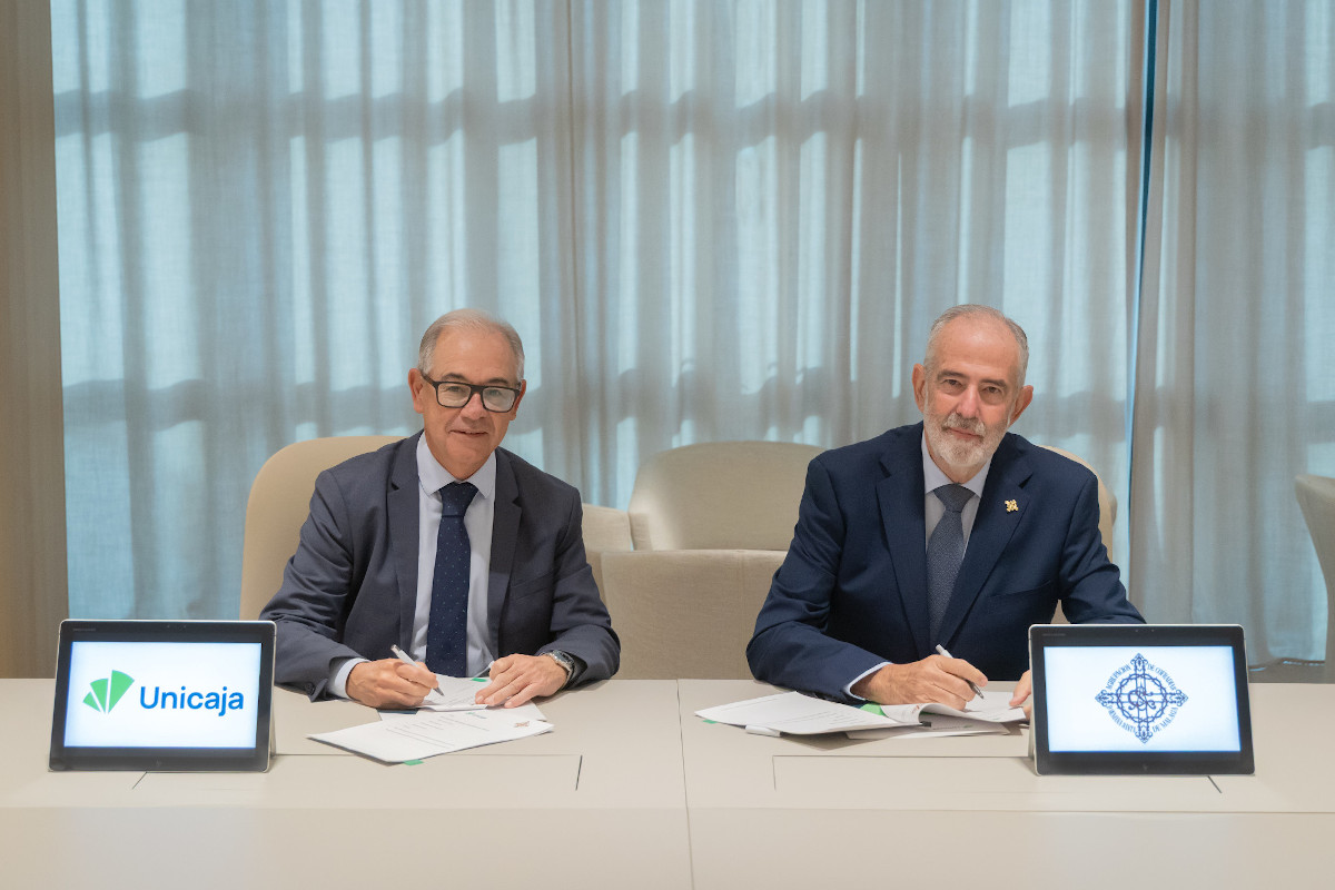 Refuerzo de nuestro compromiso con la Agrupación de Cofradías de Málaga con la renovación de su convenio de colaboración