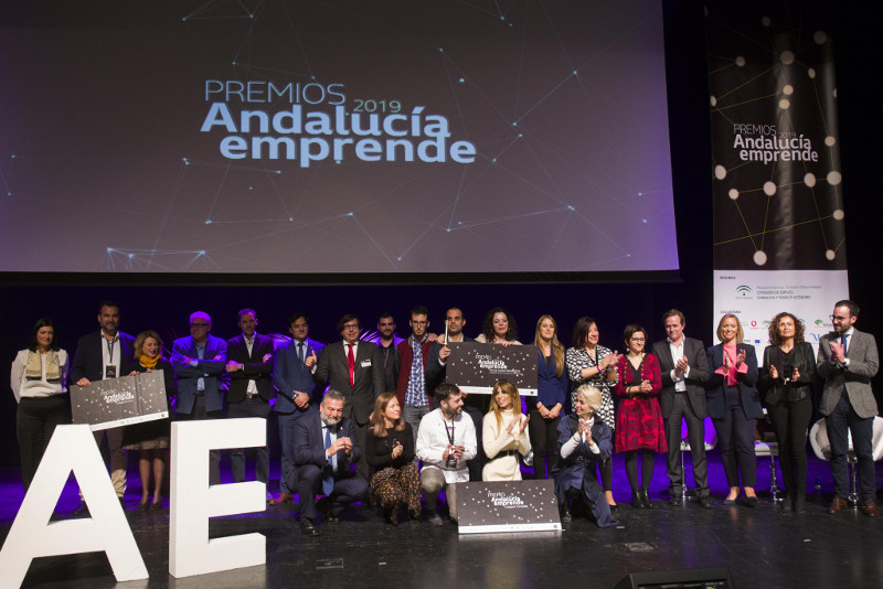 unicaja-banco-apoya-un-ano-mas-la-final-regional-de-los-premios-andalucia-emprende-entregados-hoy-en-malaga-a-kaiju-entertainment-y-la-salmoreteca