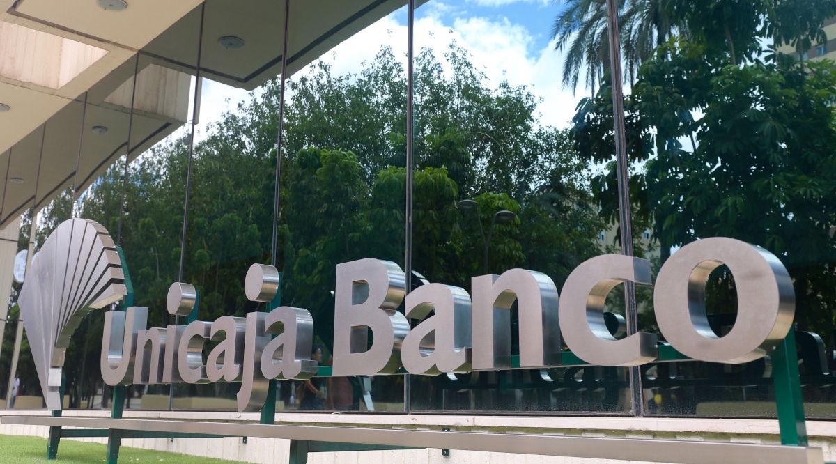 unicaja-banco-logo-fachada-22