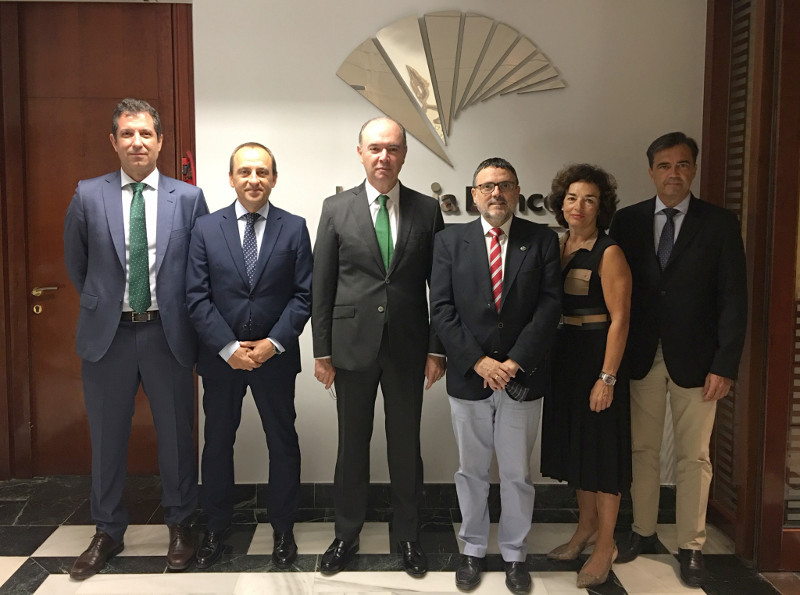 unicaja-banco-y-el-colegio-de-farmaceuticos-de-malaga-renuevan-su-colaboracion