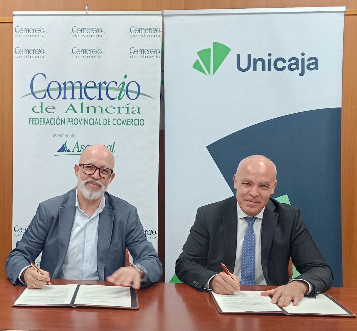 Impulso, junto con la Federación Provincial de Comercio, de un estudio para analizar y optimizar el sector en Almería 