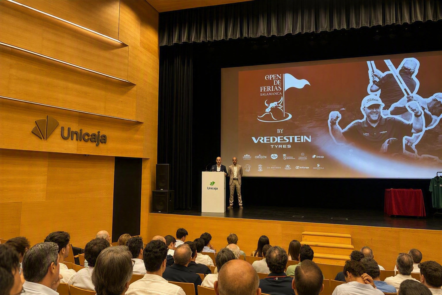 Un centenar de jugadores de golf compiten en el III Open Ferias de Salamanca, patrocinado por Unicaja