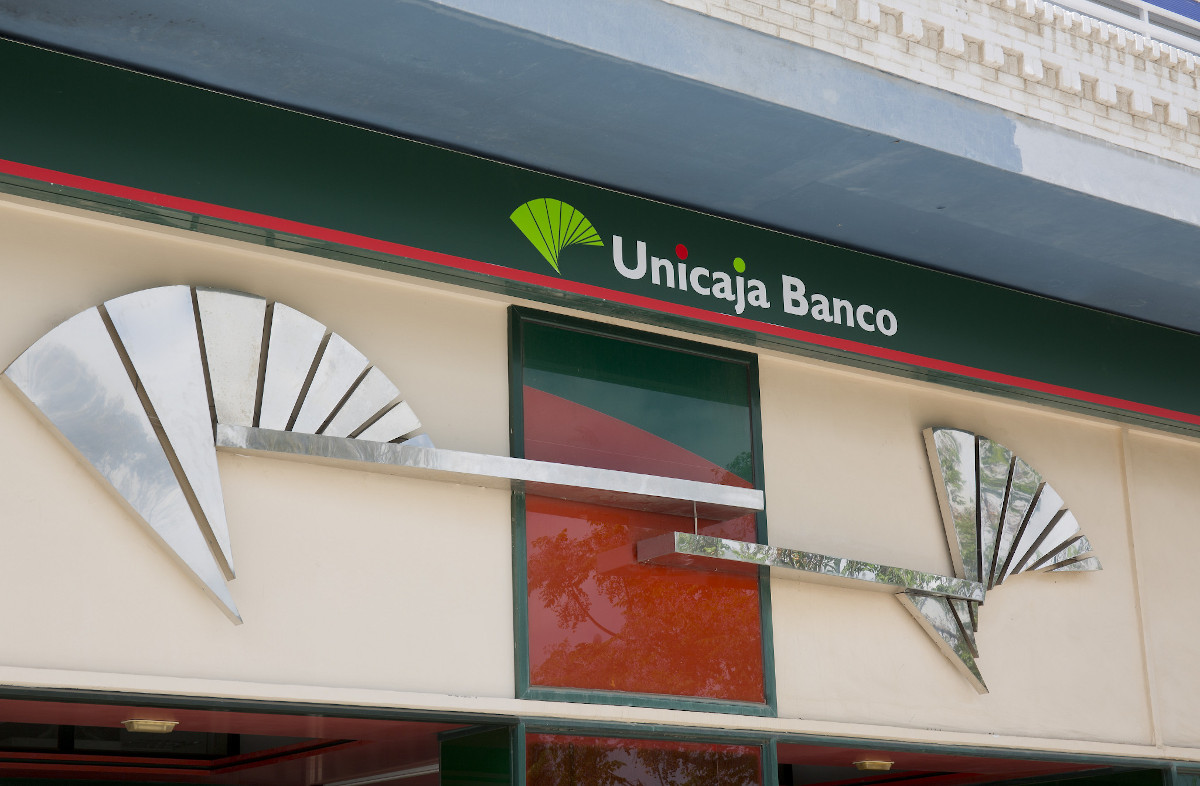 unicaja_banco_exterior_oficina_logotipo